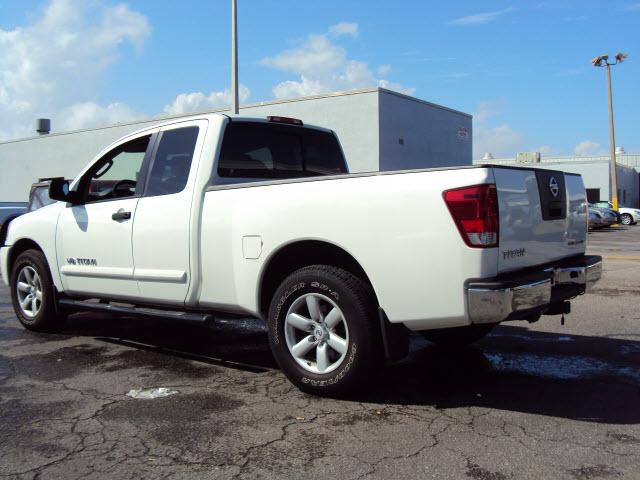 2010 Nissan Titan SE