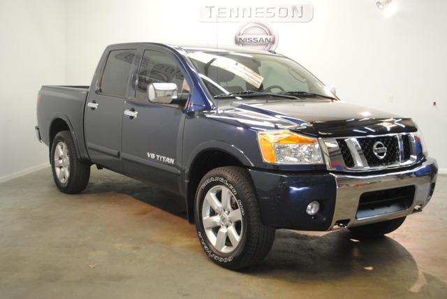 2010 Nissan Titan Touring / AWD