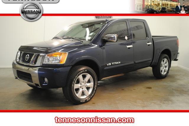 2010 Nissan Titan Touring / AWD