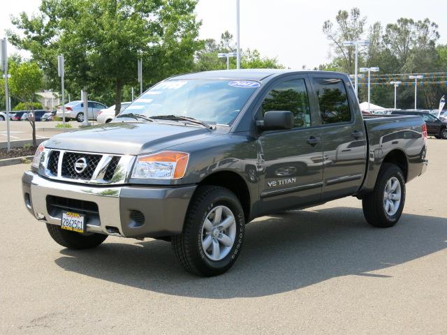 2011 Nissan Titan LS V6 4DR AWD