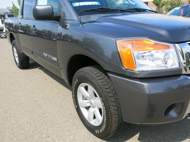 2011 Nissan Titan LS V6 4DR AWD