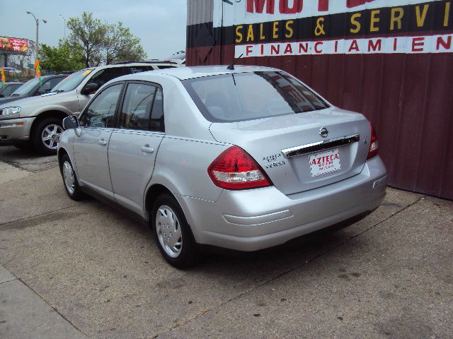 2007 Nissan Versa Crew Cab Standard Box 2-wheel Drive SLE