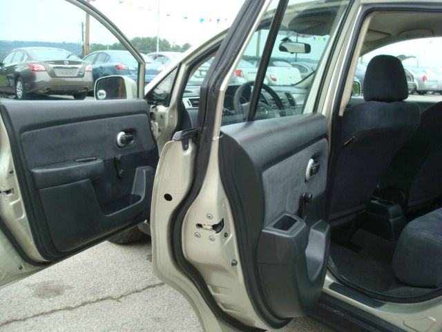 2008 Nissan Versa 1500 SLE 4WD