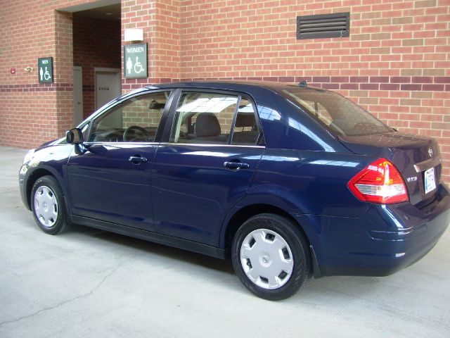 2008 Nissan Versa Crew Cab Standard Box 2-wheel Drive SLE