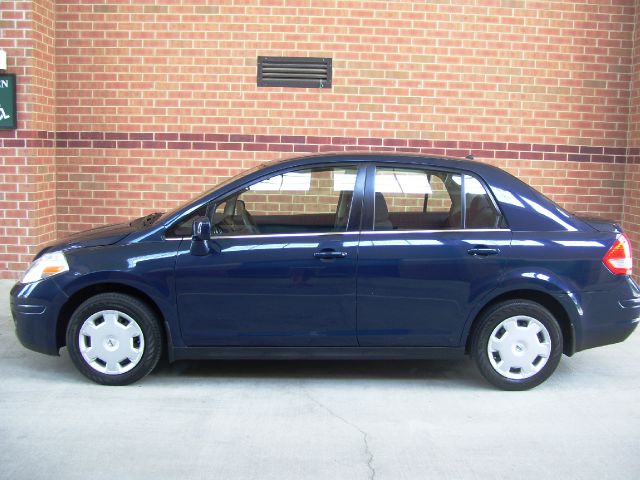 2008 Nissan Versa Crew Cab Standard Box 2-wheel Drive SLE