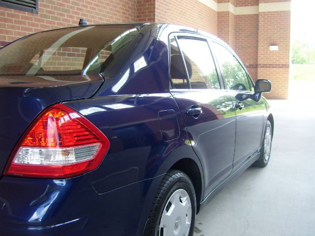 2008 Nissan Versa Crew Cab Standard Box 2-wheel Drive SLE