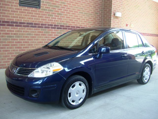 2008 Nissan Versa Crew Cab Standard Box 2-wheel Drive SLE