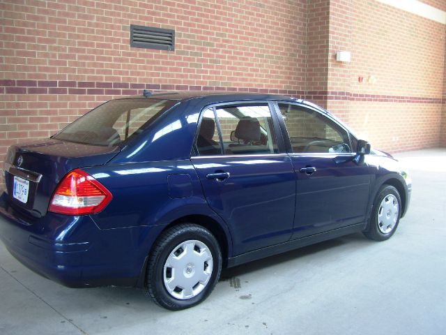 2008 Nissan Versa Crew Cab Standard Box 2-wheel Drive SLE