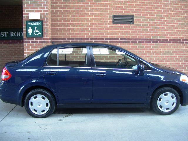 2008 Nissan Versa Crew Cab Standard Box 2-wheel Drive SLE