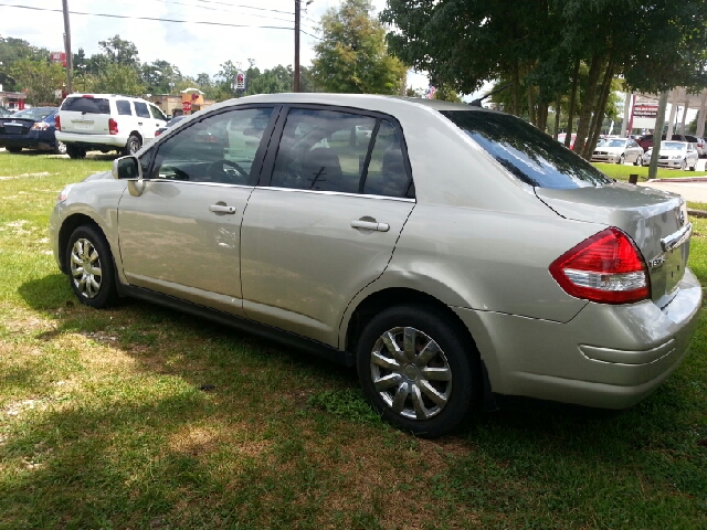 2008 Nissan Versa Crew Cab Standard Box 2-wheel Drive SLE