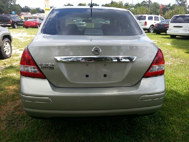 2008 Nissan Versa Crew Cab Standard Box 2-wheel Drive SLE