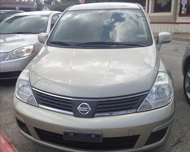 2008 Nissan Versa Crew Cab Standard Box 2-wheel Drive SLE