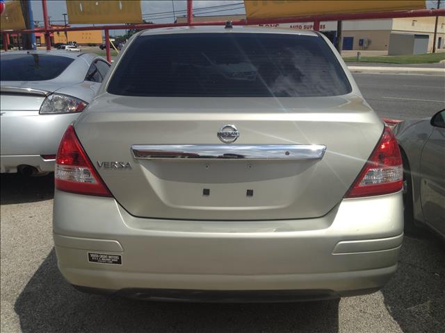 2008 Nissan Versa Crew Cab Standard Box 2-wheel Drive SLE