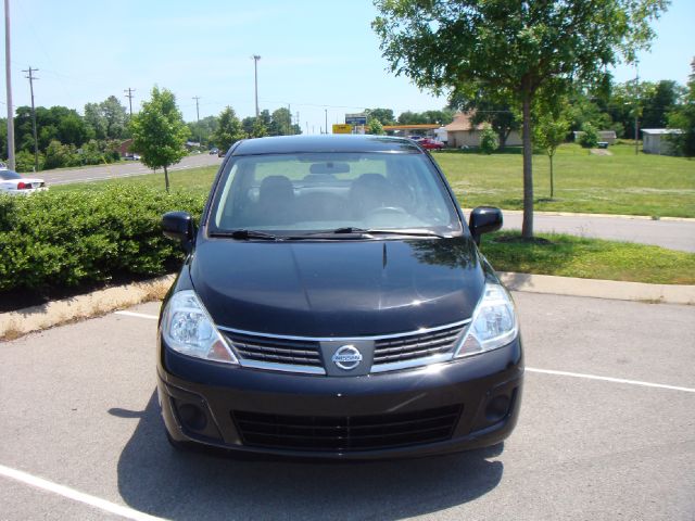 2009 Nissan Versa Crew Cab Standard Box 2-wheel Drive SLE