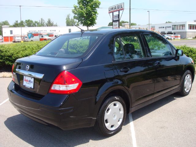 2009 Nissan Versa Crew Cab Standard Box 2-wheel Drive SLE