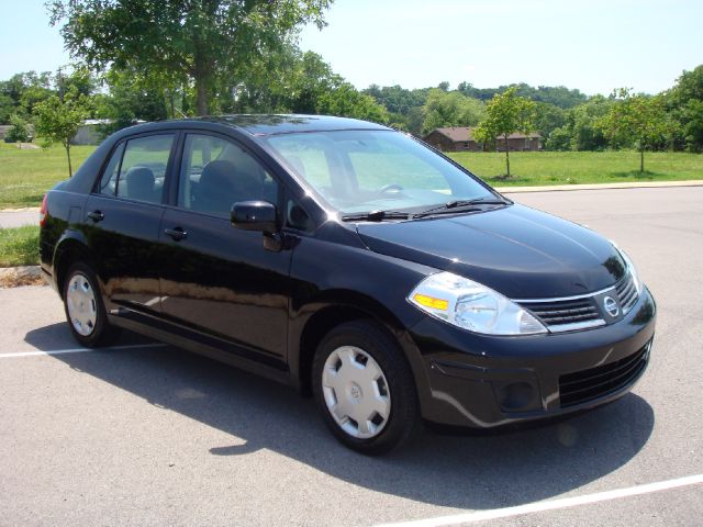 2009 Nissan Versa Crew Cab Standard Box 2-wheel Drive SLE