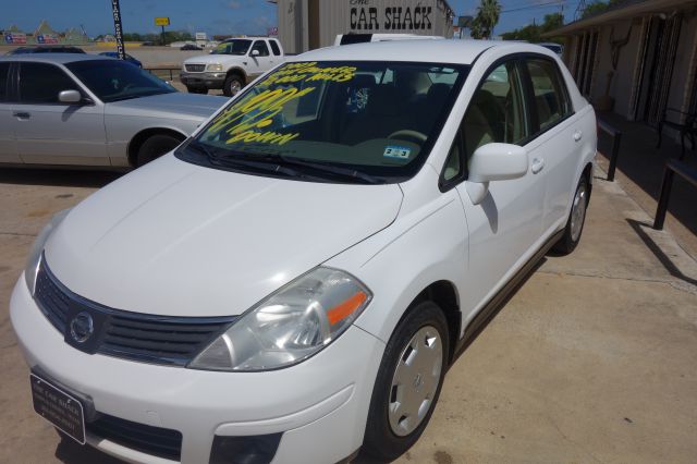 2009 Nissan Versa Crew Cab Standard Box 2-wheel Drive SLE