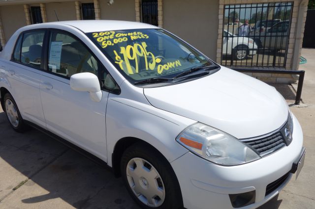 2009 Nissan Versa Crew Cab Standard Box 2-wheel Drive SLE