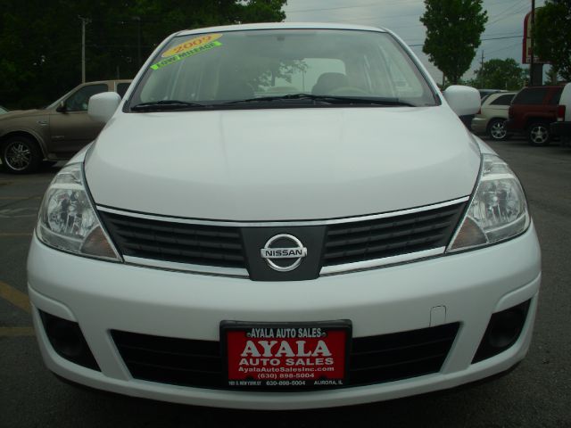 2009 Nissan Versa Crew Cab Standard Box 2-wheel Drive SLE