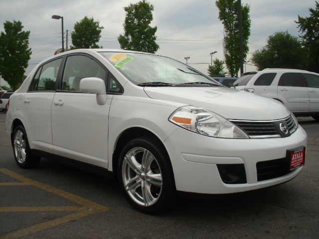 2009 Nissan Versa Crew Cab Standard Box 2-wheel Drive SLE