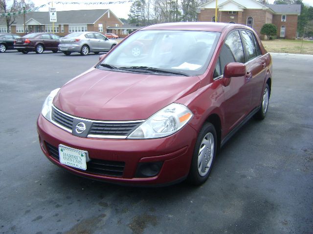 2009 Nissan Versa Crew Cab Standard Box 2-wheel Drive SLE