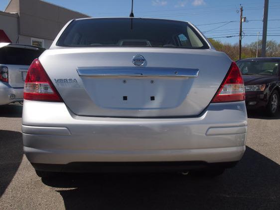 2009 Nissan Versa Crew Cab Standard Box 2-wheel Drive SLE