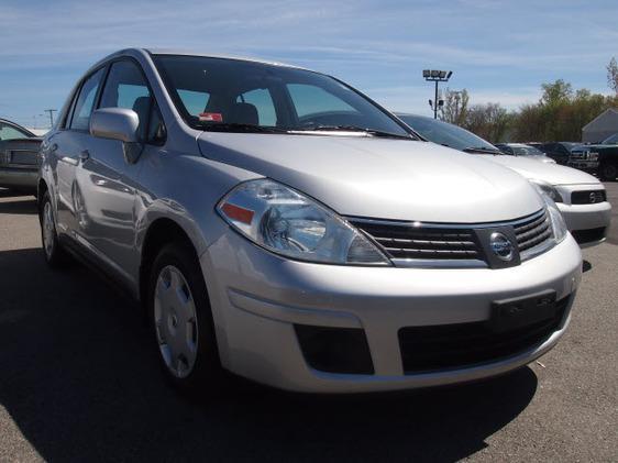 2009 Nissan Versa Crew Cab Standard Box 2-wheel Drive SLE