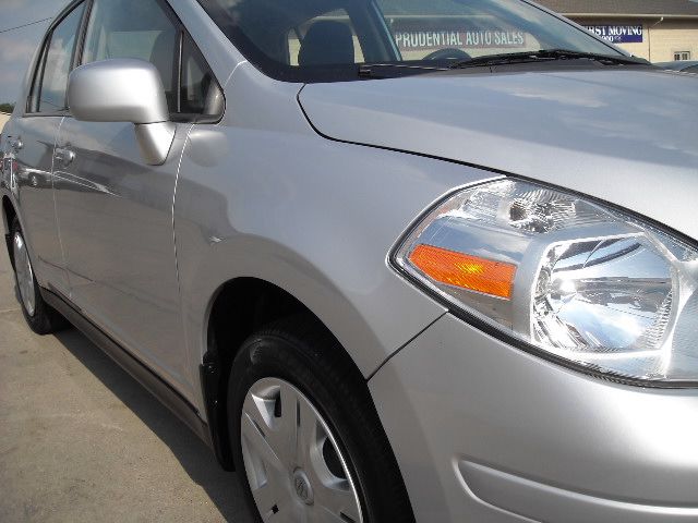 2010 Nissan Versa Crew Cab Standard Box 2-wheel Drive SLE