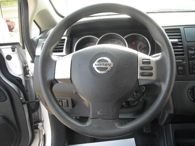 2010 Nissan Versa Crew Cab Standard Box 2-wheel Drive SLE