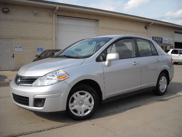 2010 Nissan Versa Crew Cab Standard Box 2-wheel Drive SLE