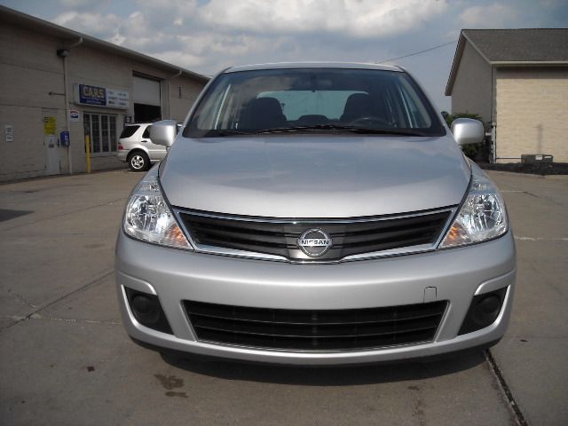 2010 Nissan Versa Crew Cab Standard Box 2-wheel Drive SLE