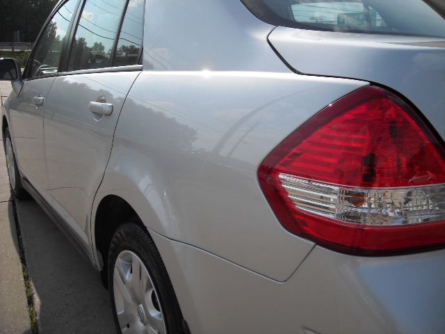 2010 Nissan Versa Crew Cab Standard Box 2-wheel Drive SLE