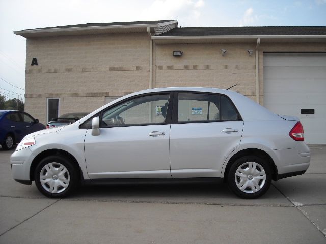 2010 Nissan Versa Crew Cab Standard Box 2-wheel Drive SLE