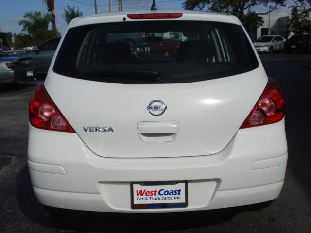 2010 Nissan Versa E43