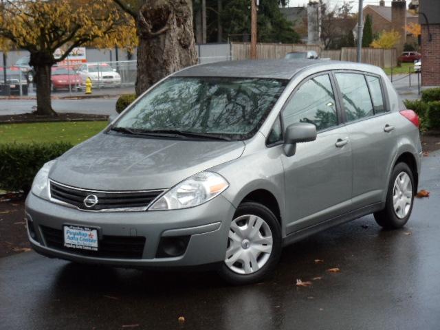 2010 Nissan Versa Crew Cab Standard Box 2-wheel Drive SLE