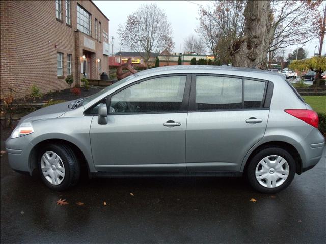 2010 Nissan Versa Crew Cab Standard Box 2-wheel Drive SLE