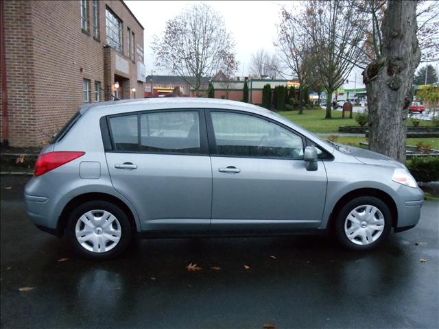 2010 Nissan Versa Crew Cab Standard Box 2-wheel Drive SLE