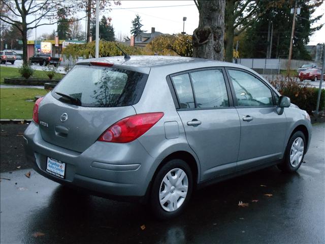 2010 Nissan Versa Crew Cab Standard Box 2-wheel Drive SLE