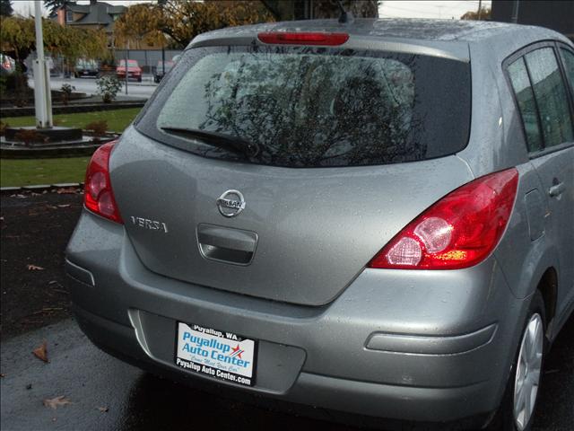 2010 Nissan Versa Crew Cab Standard Box 2-wheel Drive SLE