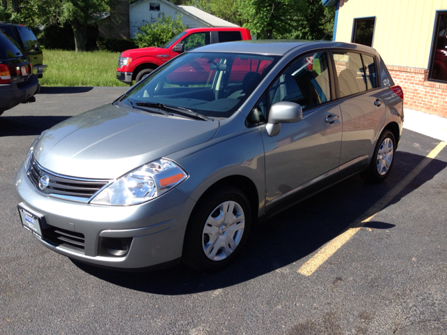 2010 Nissan Versa Carrera C4S