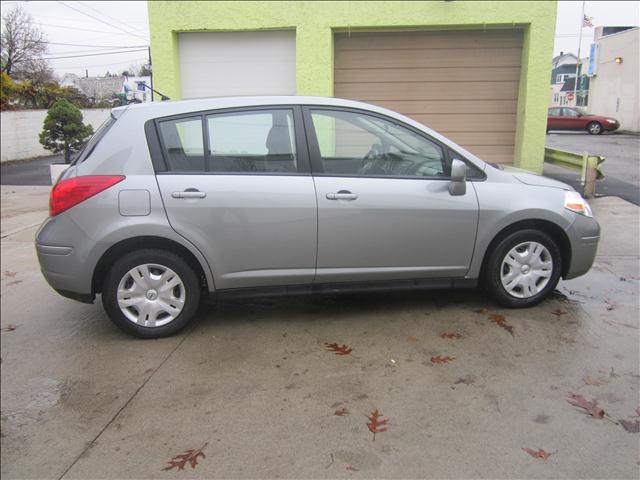 2010 Nissan Versa XR