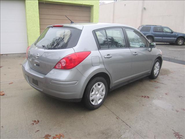 2010 Nissan Versa XR