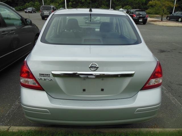 2010 Nissan Versa E43