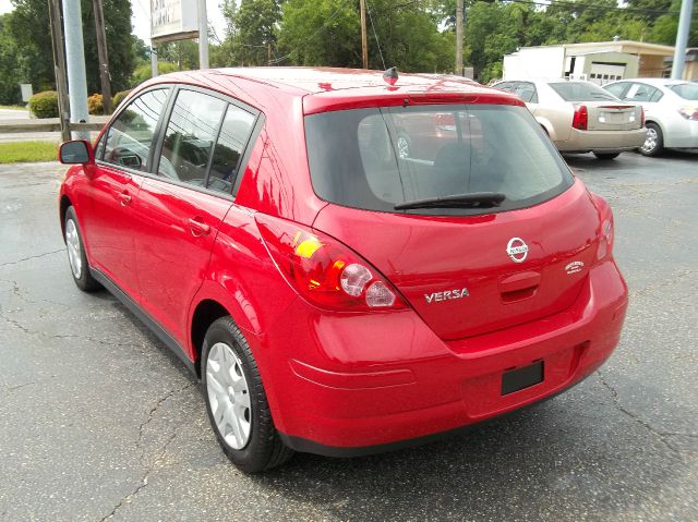 2010 Nissan Versa Carrera C4S