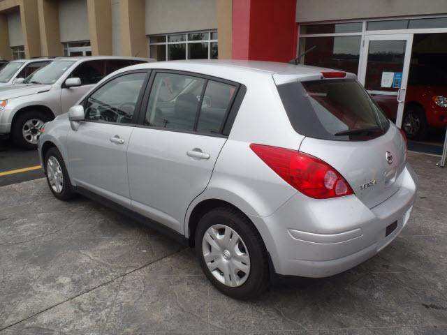 2010 Nissan Versa E43