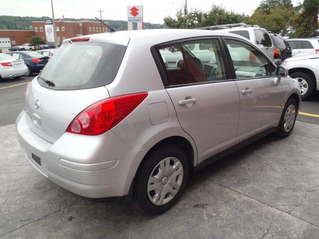 2010 Nissan Versa E43