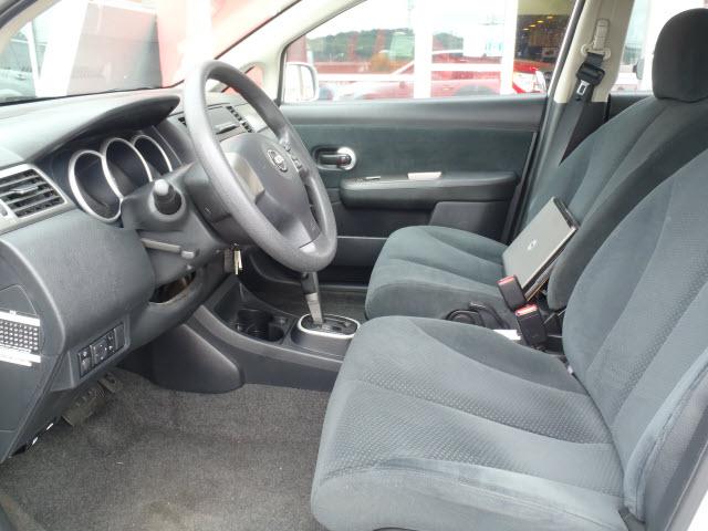 2010 Nissan Versa E43