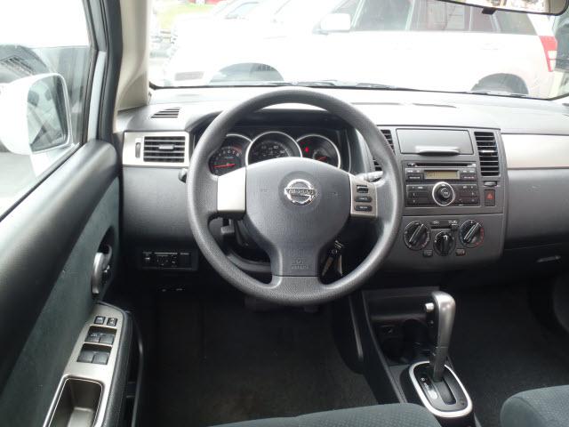 2010 Nissan Versa E43