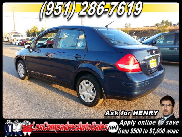 2010 Nissan Versa Crew Cab Standard Box 2-wheel Drive SLE