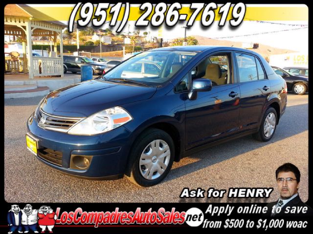 2010 Nissan Versa Crew Cab Standard Box 2-wheel Drive SLE